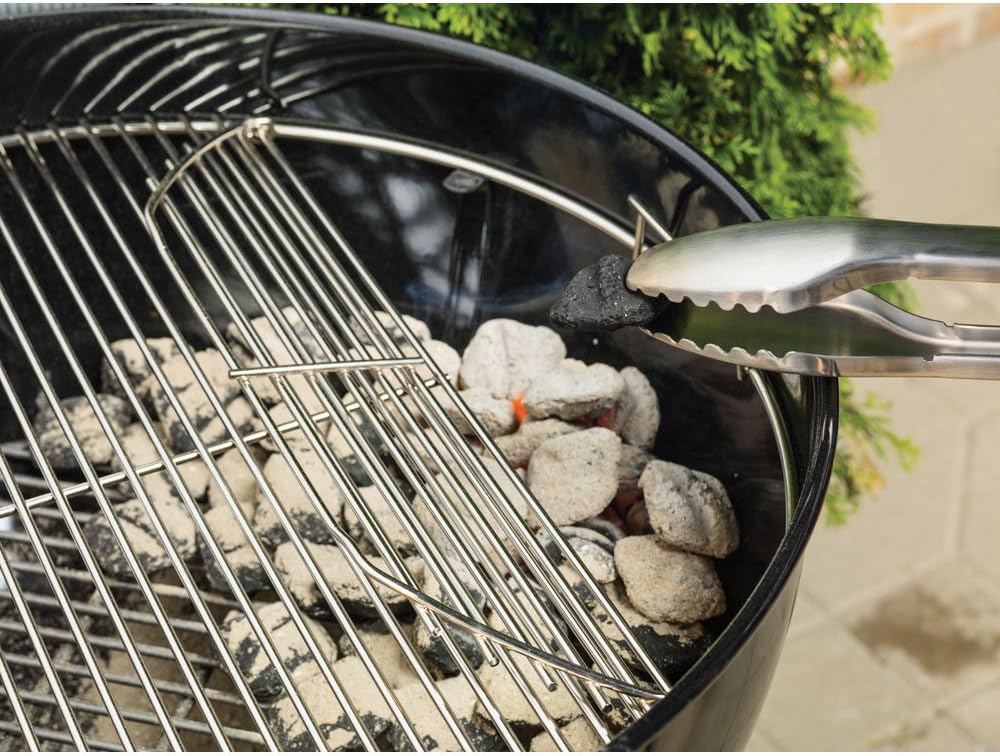 BBQ à charbon Weber Original Kettle Premium 56 cm (22 pouces) noir – BBQ d'extérieur avec thermomètre intégré, régulateurs de température et système de nettoyage One-Touch™