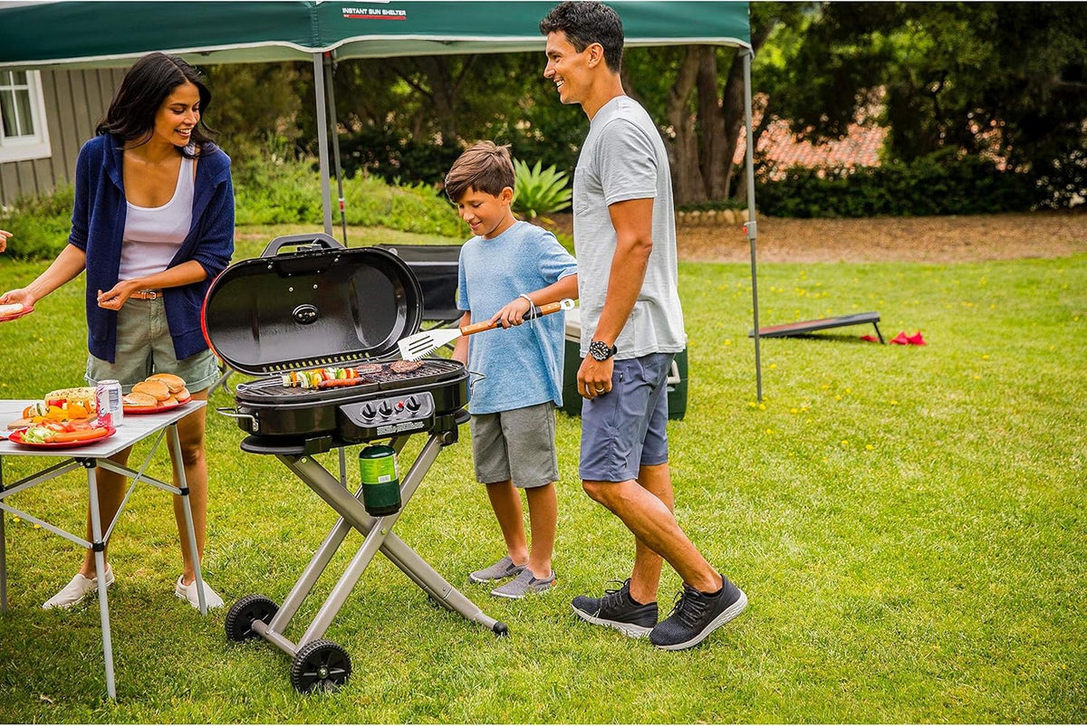 BBQ à gaz portable RoadTrip avec 3 brûleurs réglables et allumage instantané, puissance de 20 000 BTU pour la cuisson en extérieur