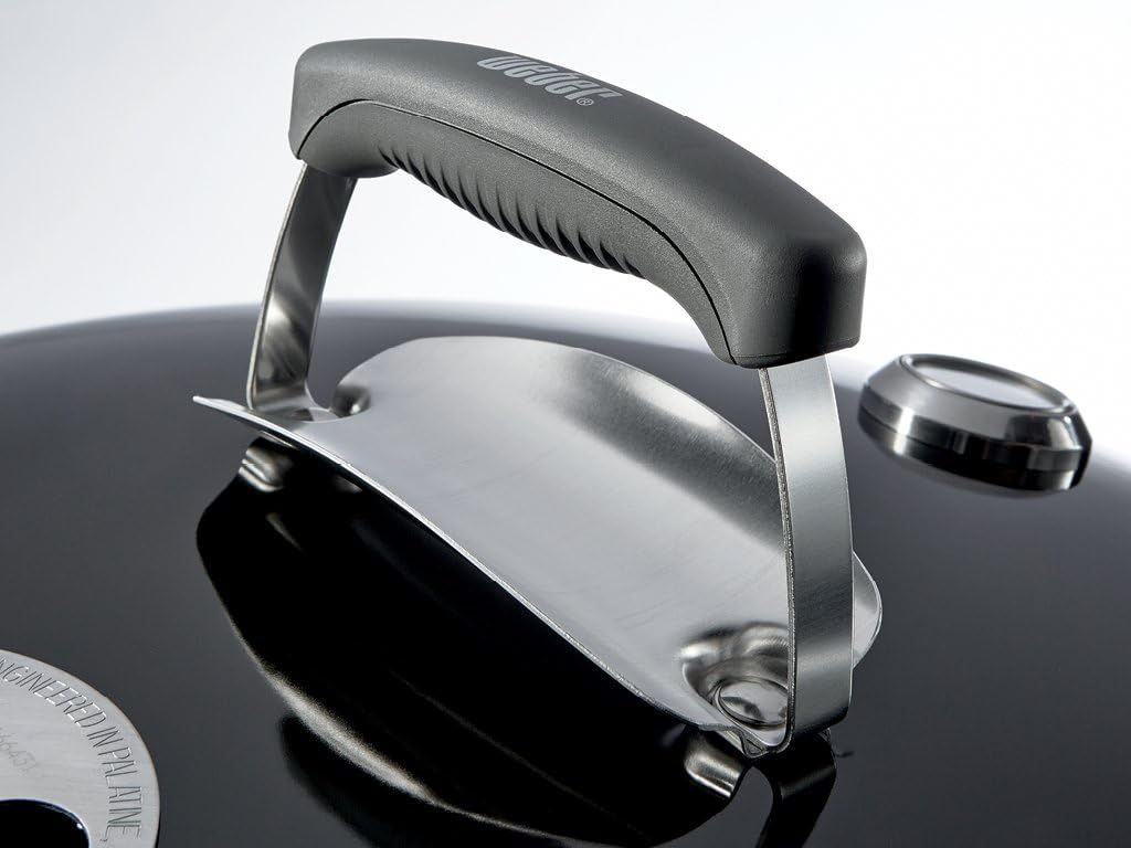 BBQ à charbon Weber Original Kettle Premium 56 cm (22 pouces) noir – BBQ d'extérieur avec thermomètre intégré, régulateurs de température et système de nettoyage One-Touch™
