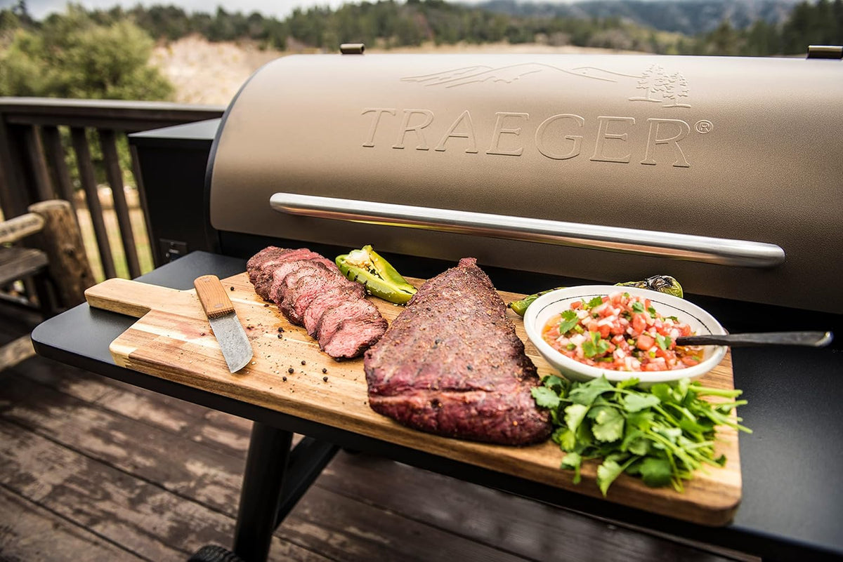 BBQ et fumoir électrique à granulés de bois Traeger Grills Pro 34, couleur bronze, surface de cuisson de 884 pouces carrés, température maximale de 450 degrés, sonde à viande, fonction BBQ 6 en 1
