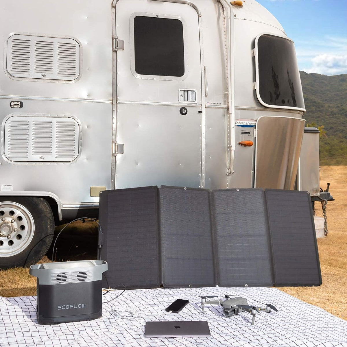 Panneau solaire compact and portable EF ECOFLOW 160 W pour station d'alimentation, chargeur solaire pliable avec support réglable, étanche IP68, idéal pour le camping, les camping-cars et les systèmes hors réseau.