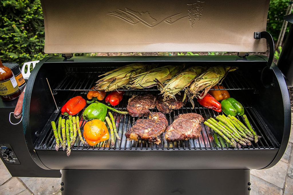 BBQ et fumoir électrique à granulés de bois Traeger Grills Pro 34, couleur bronze, surface de cuisson de 884 pouces carrés, température maximale de 450 degrés, sonde à viande, fonction BBQ 6 en 1