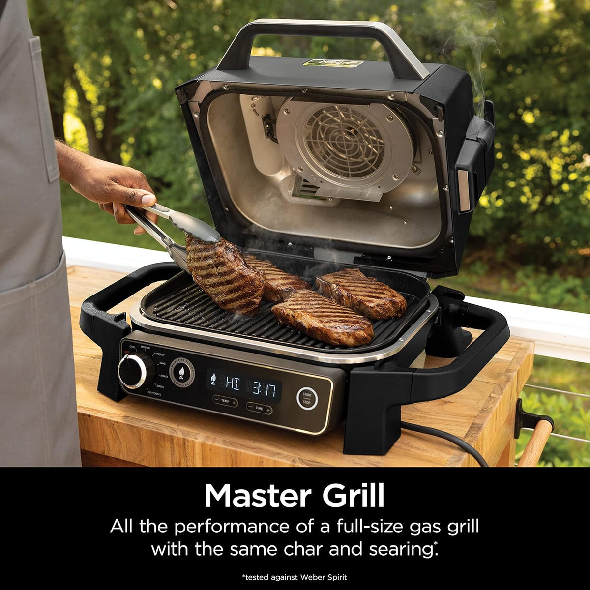 Ninja | Série Feu de Bois | 7 en 1 (BBQ Grill, BBQ, Rôtissage, Friture à Air, Déshydratation, Grillage, Fumage) | Portable et résistant aux intempéries | Cuisson jusqu'à 6 steaks et 30 hot-dogs | Granulés de bois inclus | OG701