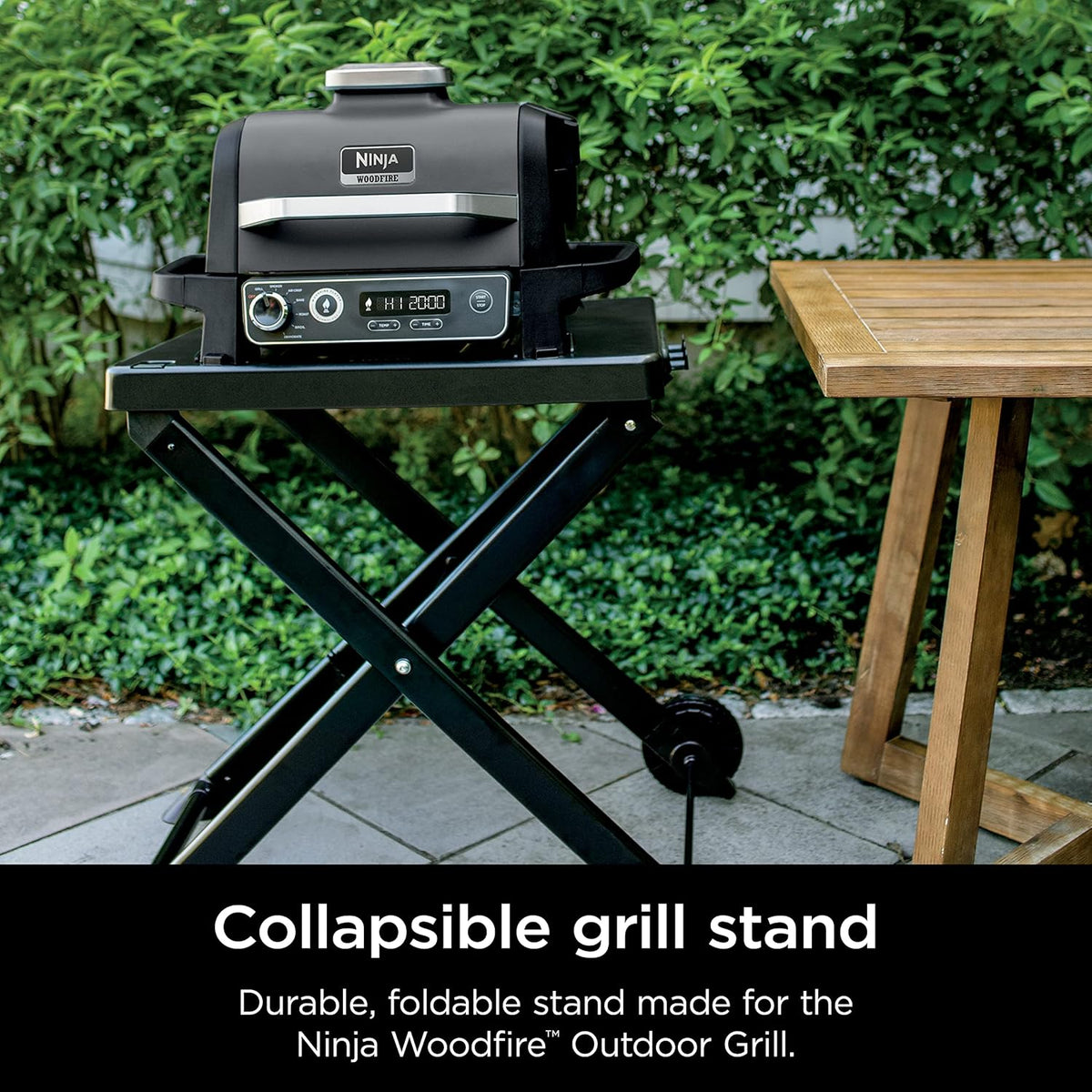 Support pliable pour BBQ à bois Ninja XSKSTAND, compatible avec les barbecues à bois Ninja (série OG700), avec porte-ustensiles latéral pliable, résistant aux intempéries et de couleur noire.
