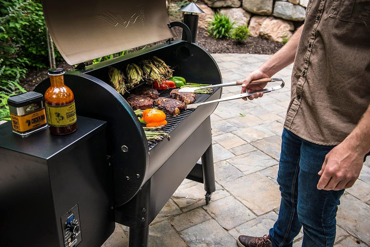 BBQ et fumoir électrique à granulés de bois Traeger Grills Pro 34, couleur bronze, surface de cuisson de 884 pouces carrés, température maximale de 450 degrés, sonde à viande, fonction BBQ 6 en 1