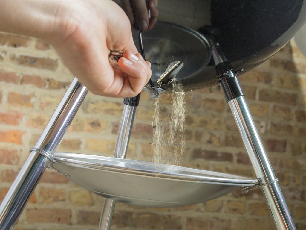 BBQ à charbon Weber Original Kettle 22 pouces noir – BBQ classique d'extérieur avec système de nettoyage One‑Touch™ et régulateurs de température précis